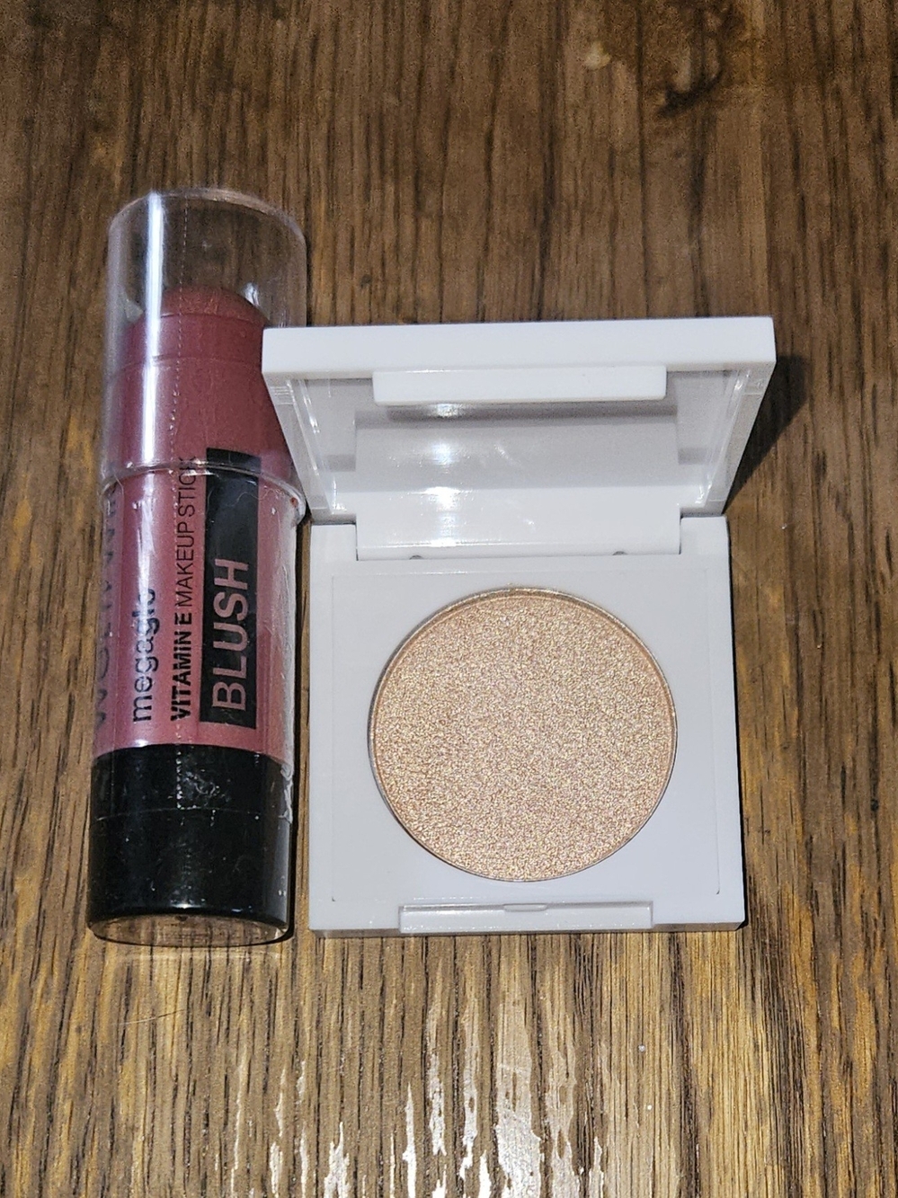 wet n wild Blush Stick with Just Ximena  Highlighter BNIB